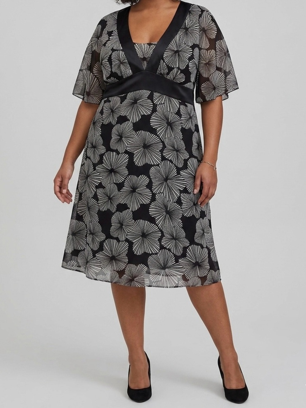 Torrid Vintage Midi Dress Black & White Floral Flutter-Sleeve Size 22 Y2K USA